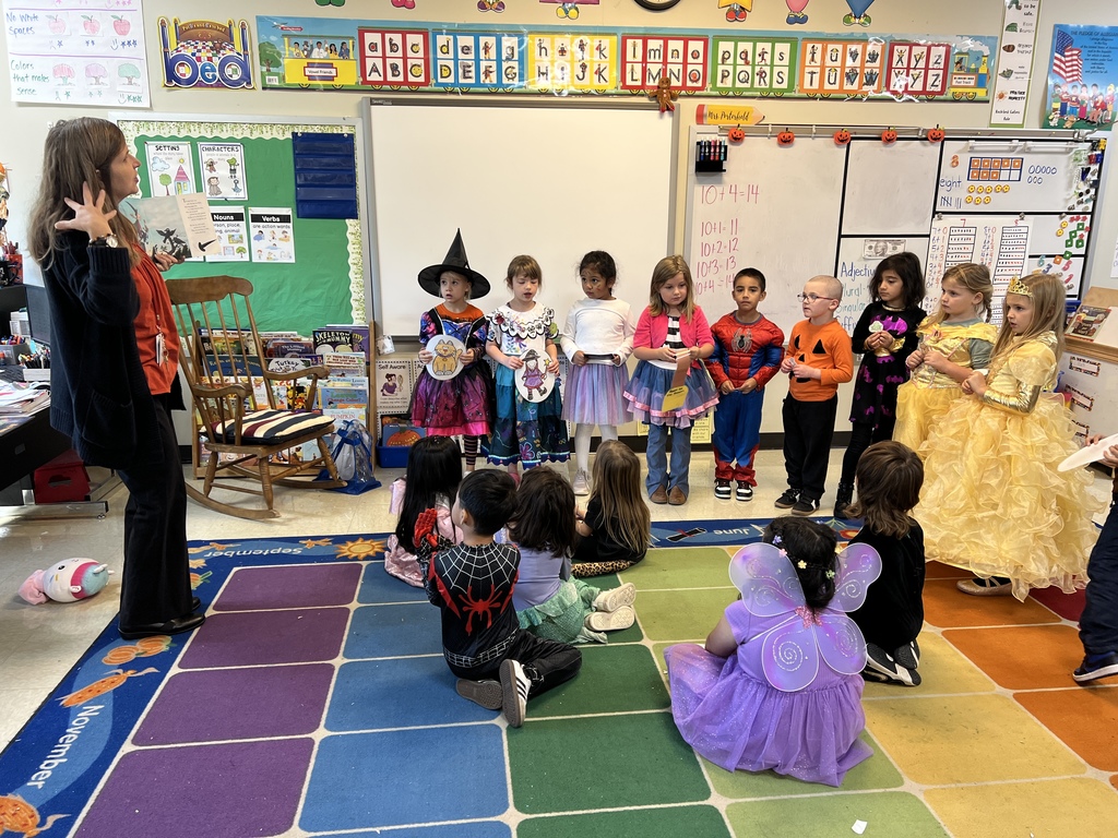 On Friday, our Kindergarten students had a surprise guest reader, Dr. Kathy Mauzy. 