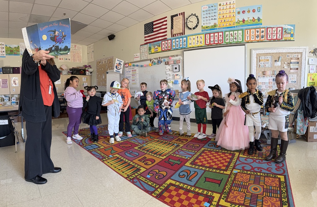 On Friday, our Kindergarten students had a surprise guest reader, Dr. Kathy Mauzy. 