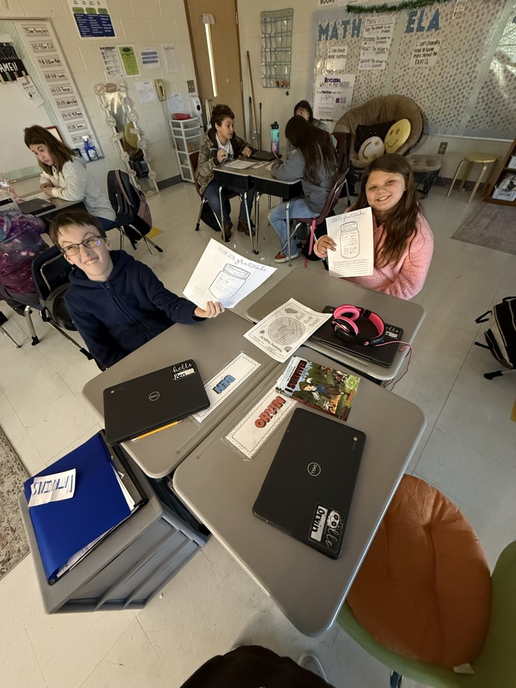 students writing gratitude notes 