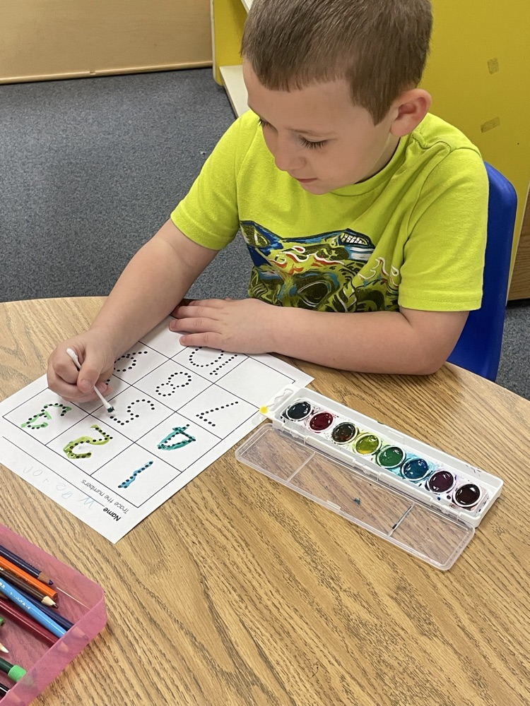 student tracing numbers 