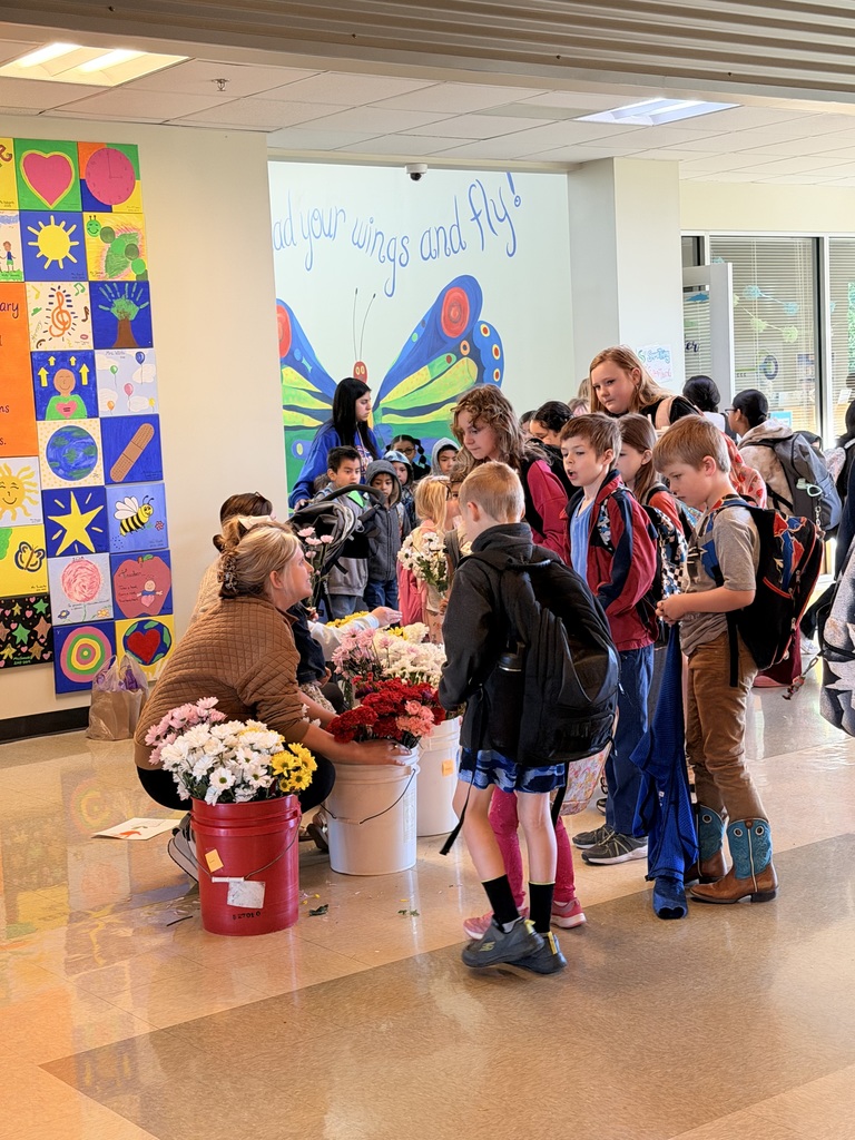 Thank you to the Rockford PTO for providing a flower bar for students to pick flower stems and create beautiful bouquets for their teachers. We also want to thank Mrs. Queen and Mrs. Waters for providing dessert from Lorene’s for everyone to enjoy!