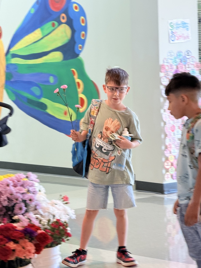 Thank you to the Rockford PTO for providing a flower bar for students to pick flower stems and create beautiful bouquets for their teachers. We also want to thank Mrs. Queen and Mrs. Waters for providing dessert from Lorene’s for everyone to enjoy!