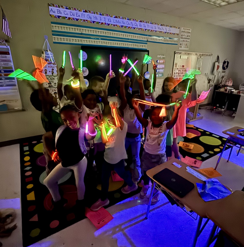 Ms. Lennon's 2nd-grade class earned all of their Smiley Face Tokens for Outstanding Behavior and was rewarded with a fun "Glow Party" on Friday. Congratulations students! #WeLead.WeTeach.WeLove.