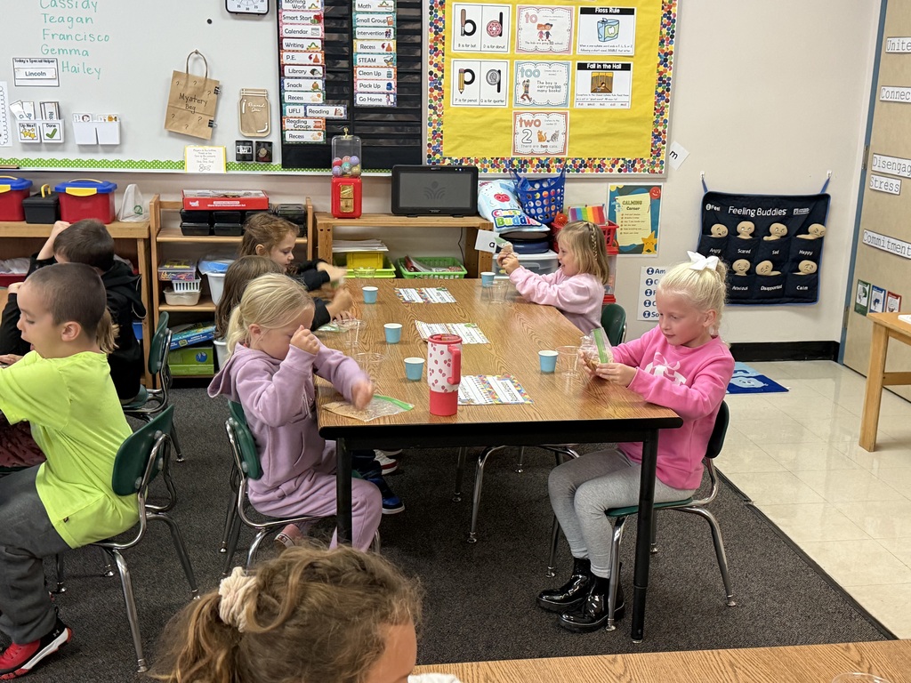 Kindergarteners celebrate Apple Pie Day
