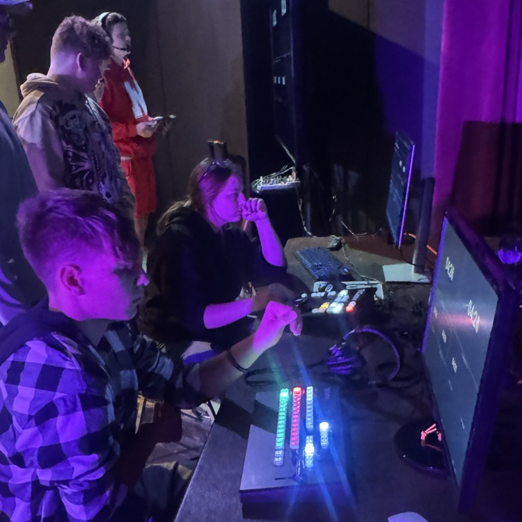 Shawn Westmoreland directs camera shots and Kaetlin Westover cuts replays while Kaden Fielder listens to Jesse’s commentary.