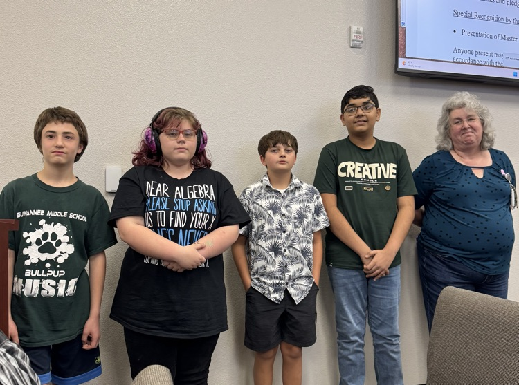 Suwannee Middle School Students in Broadcasting Program