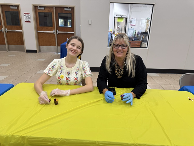 Interact and Rotary members serving on Purple Pinkie Day