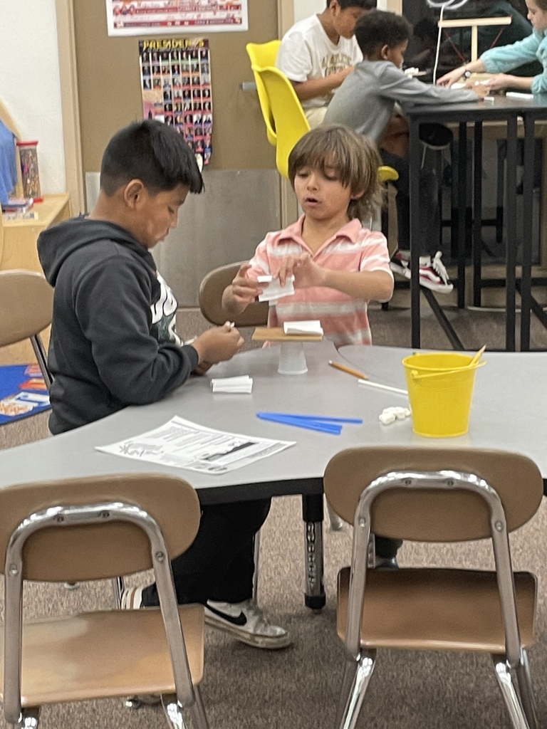 Students build Lunar Landers