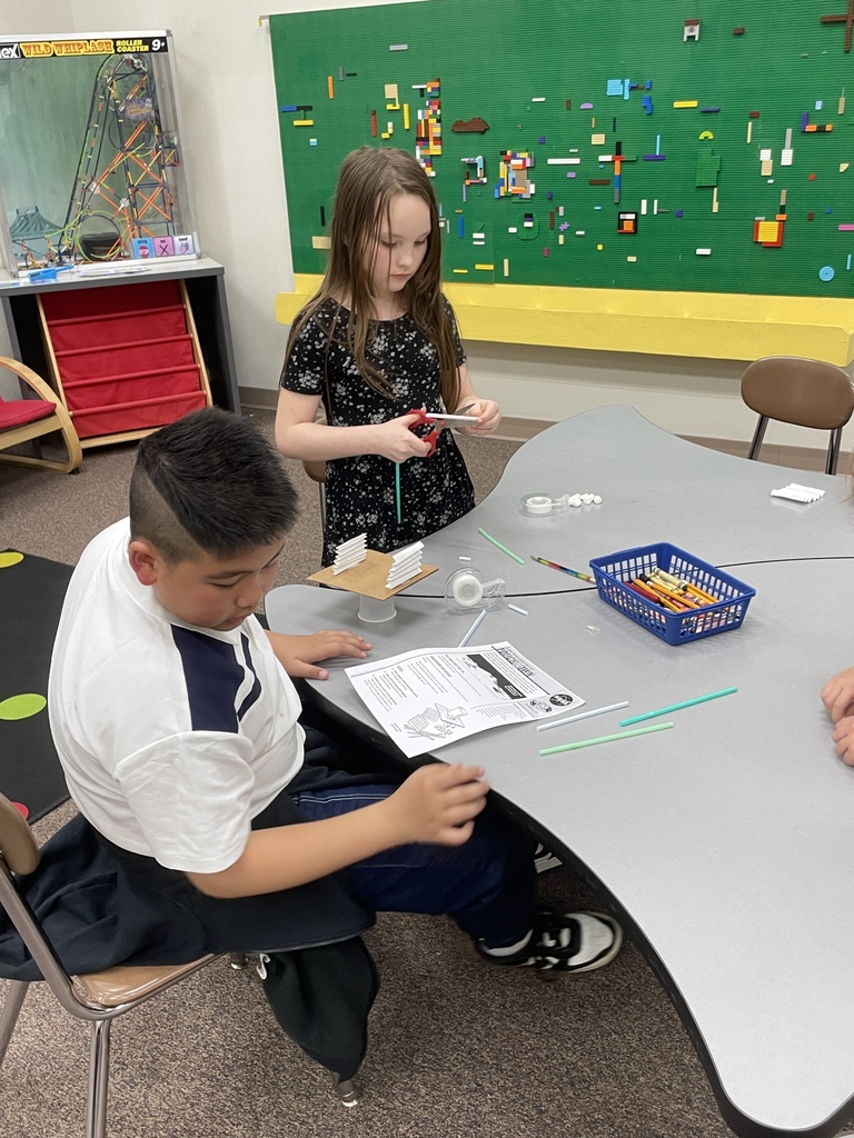 Students build Lunar Landers