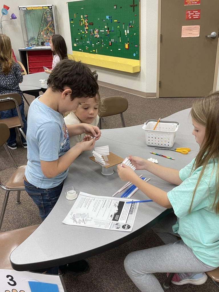 Students build Lunar Landers