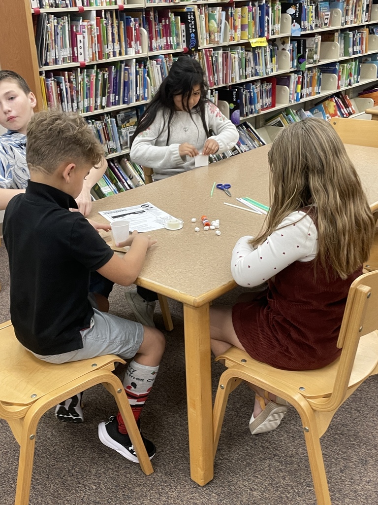 Students build Lunar Landers