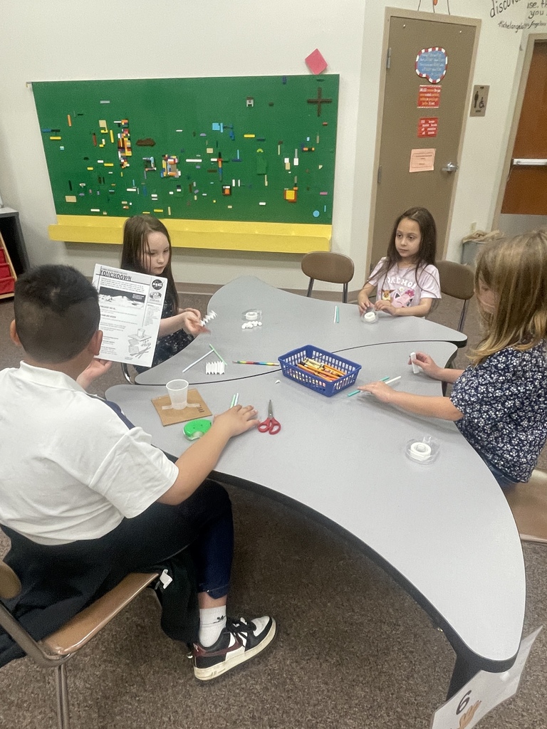 Students build Lunar Landers