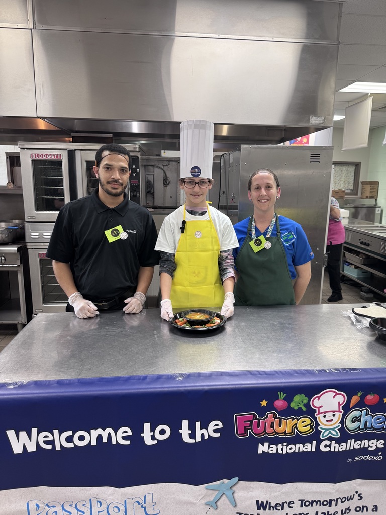 Lillyanna Ott smiling with her dish 