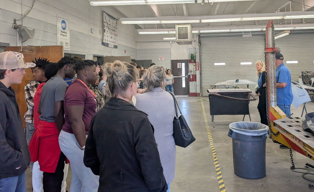 James Madison Tours RTC's automotive shop