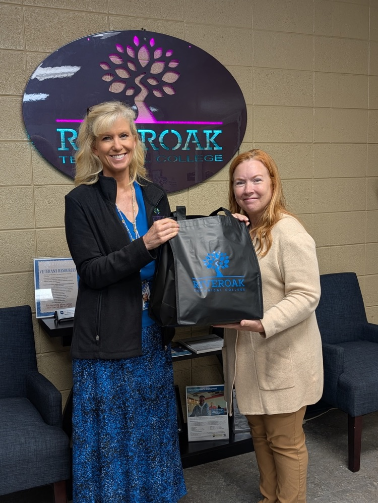 Julie Ulmer and Tracy Walker posing for a picture in the RTC Student Services office