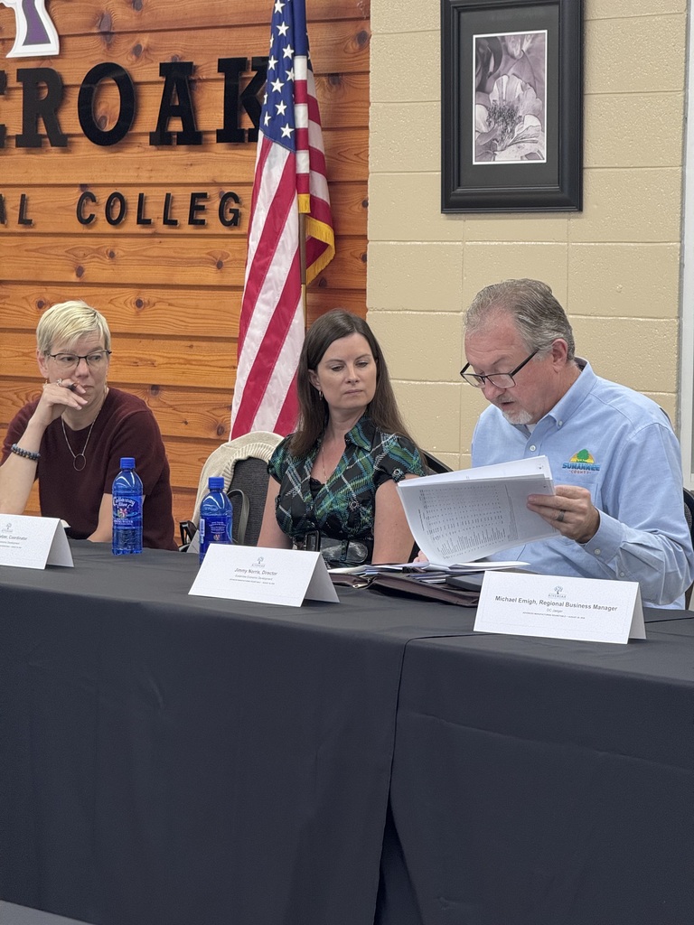 Jimmy Norris speaking to members at the roundtable