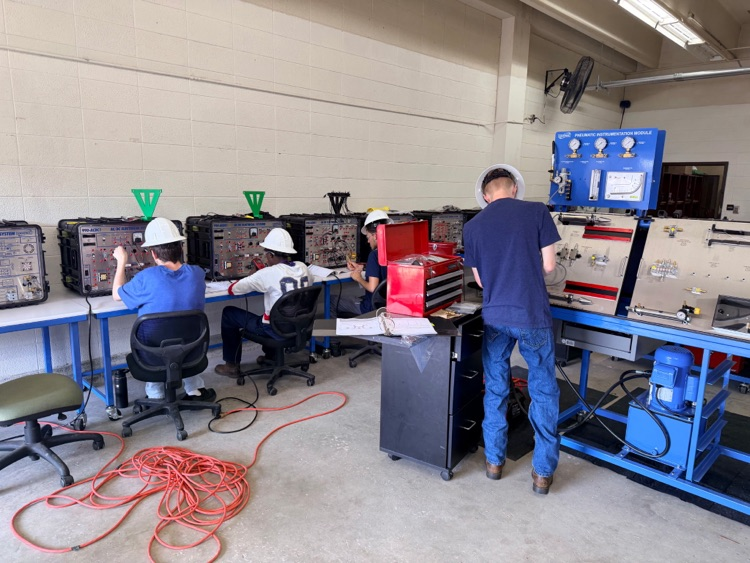 students in lab area working
