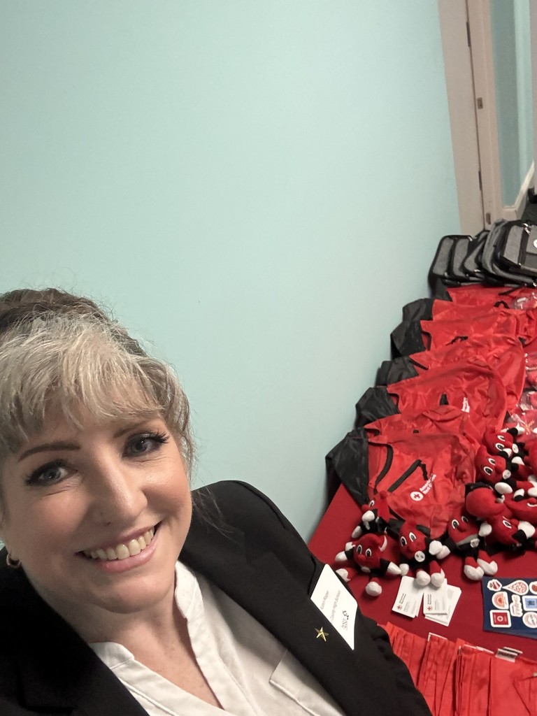 photo of robin roper hosa advisor with american red cross booth