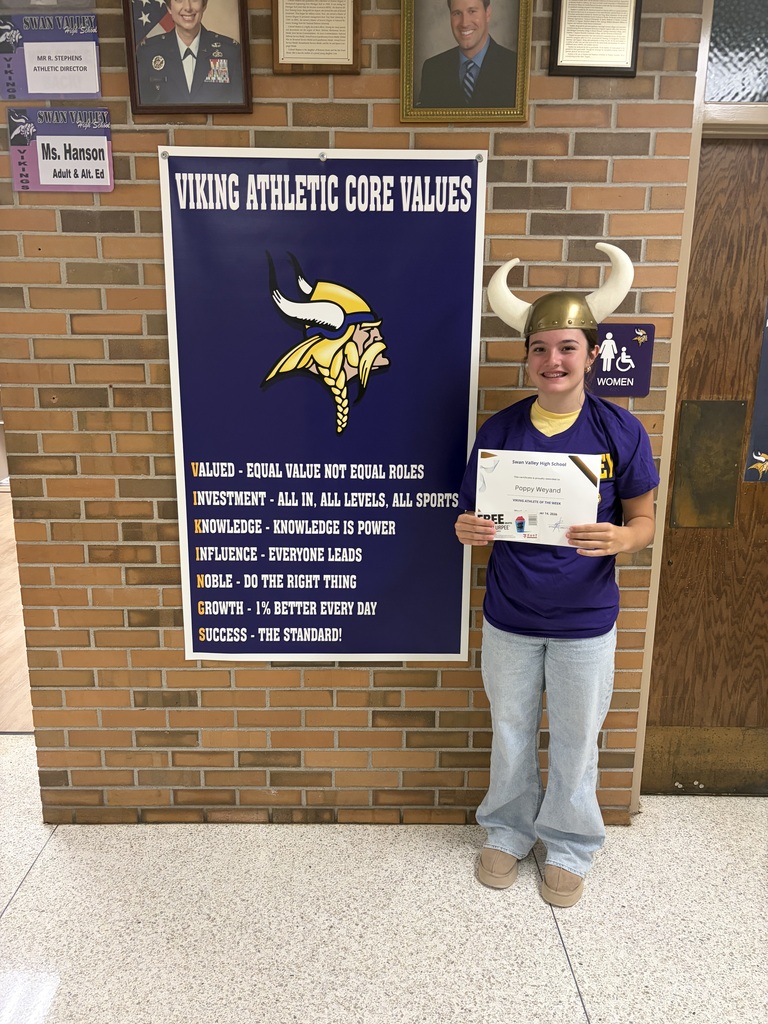 Poppy Weyand receiving the Viking Athlete of the Week Award