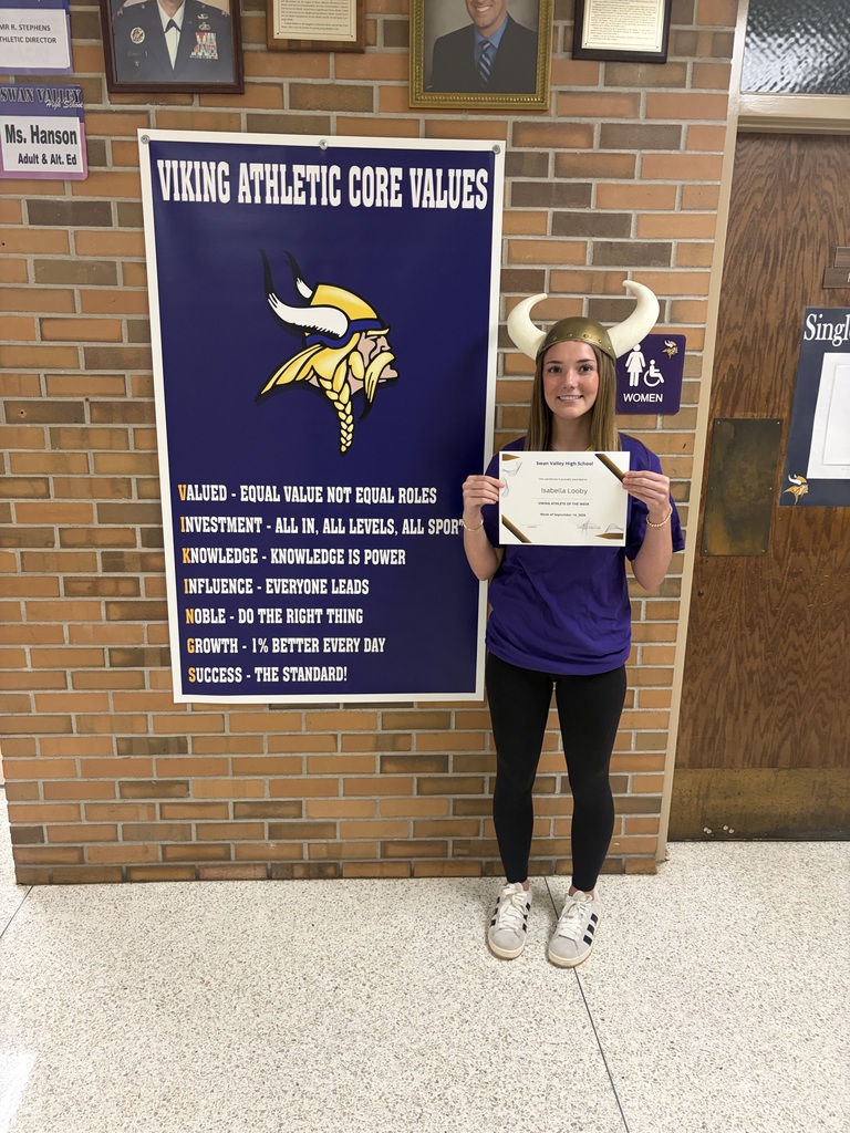 Isabella Looby receiving the Viking Athlete of the Week Award