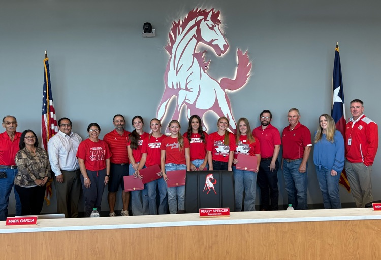 SISD board with golf team