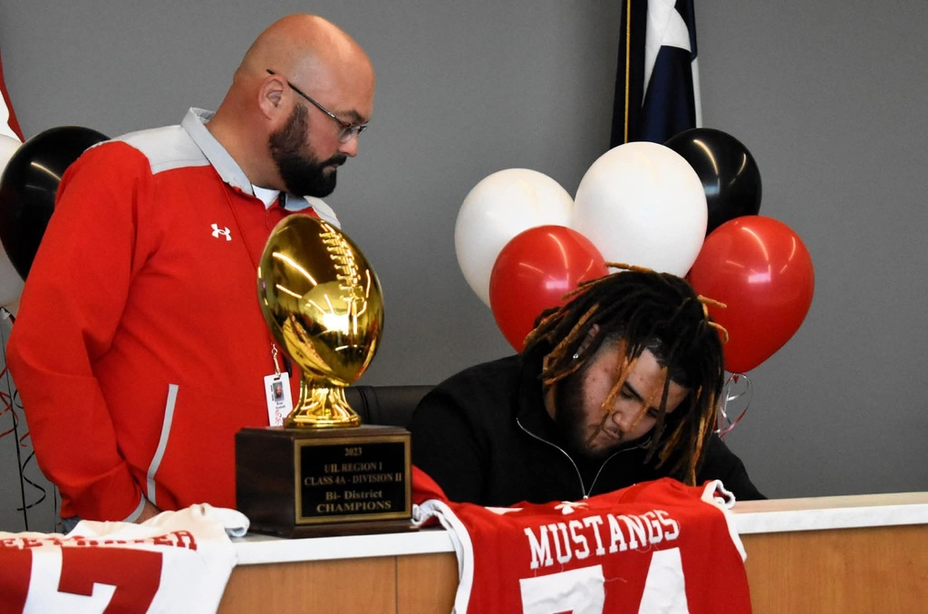 Brayten McIntosh signing with Sul Ross