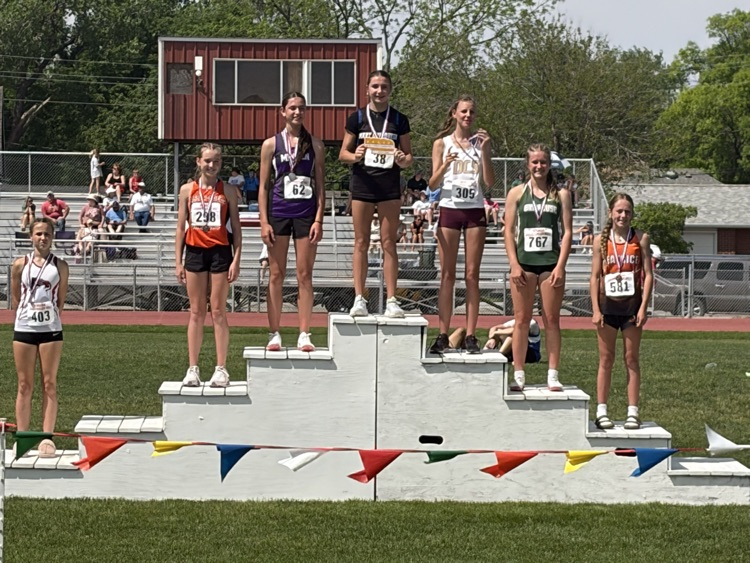 Cora Hansen 5th place in the 400m dash