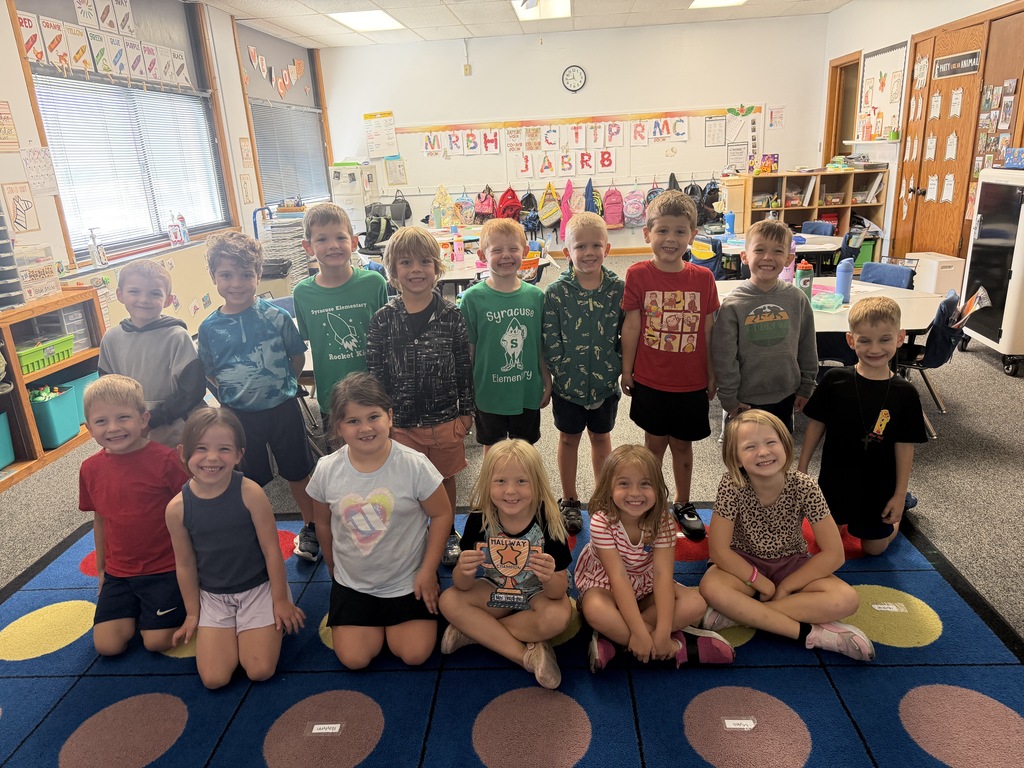 kindergarten class smiling for photo