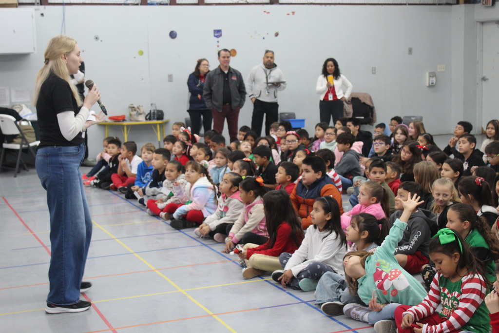 Petty attentive audience