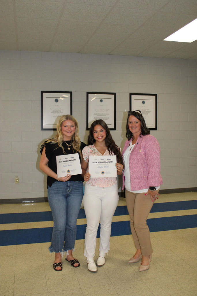 Delta Honor Grads