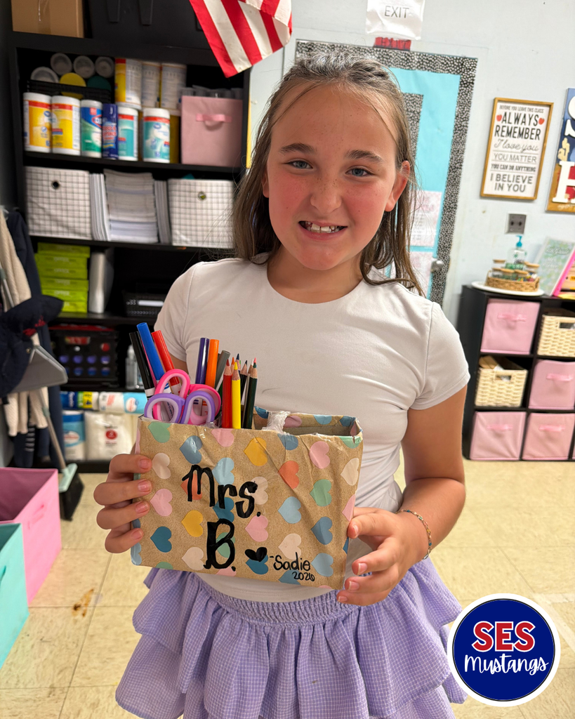 girl with pen and pencil holder