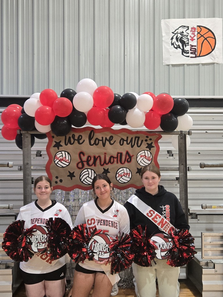 Seniors Kaylen Daniel, Hailey Muniz, Wendy Flanigan