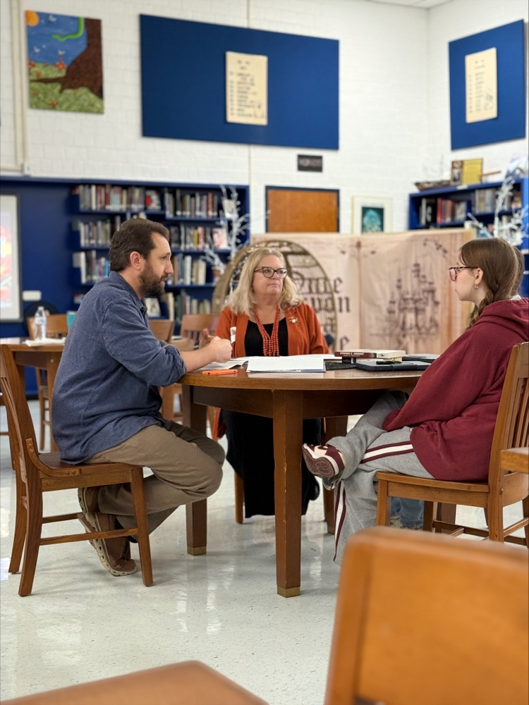 Library Students meeting with researchers 