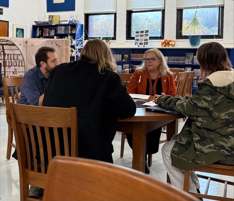 Library Students meeting with researchers 