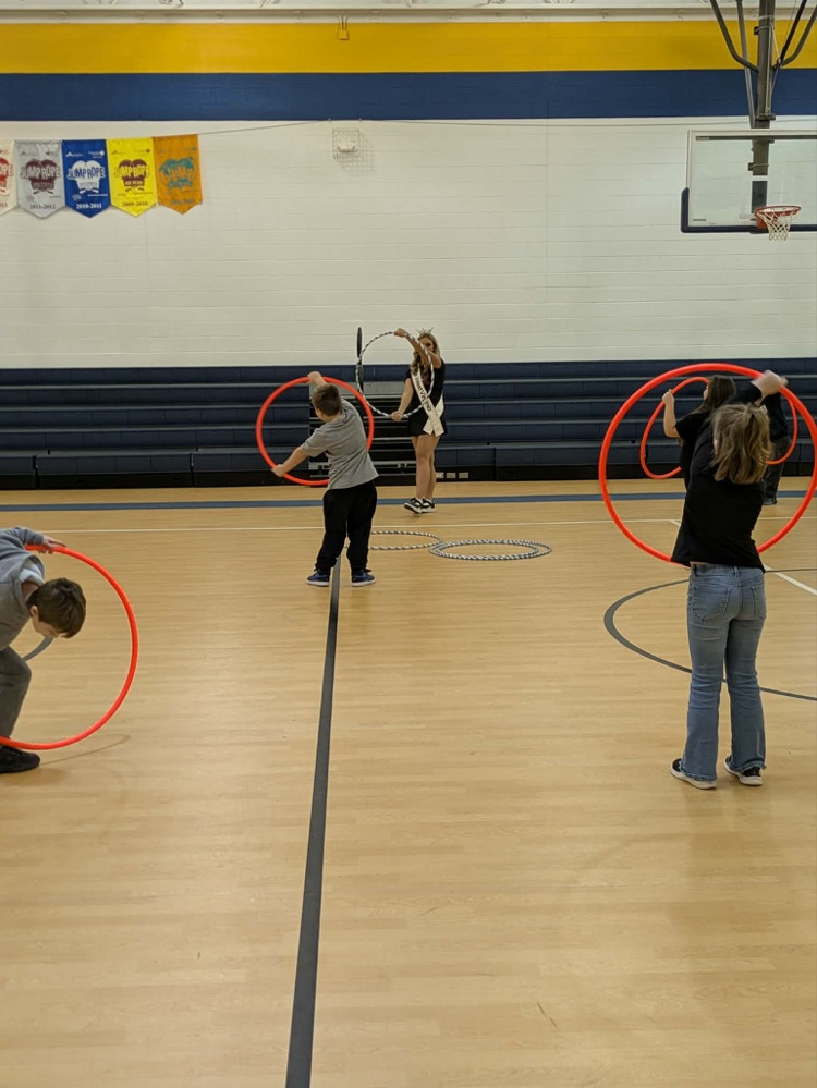 Students hula hooping with Miss West Virginia