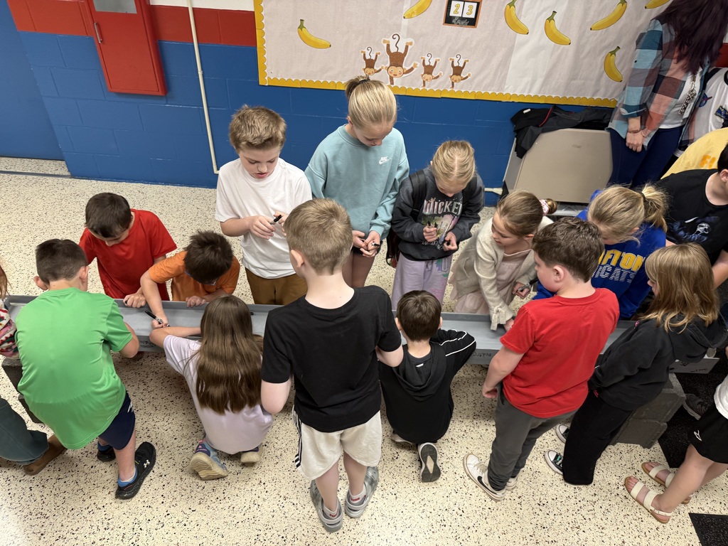 Students signing I-beam.