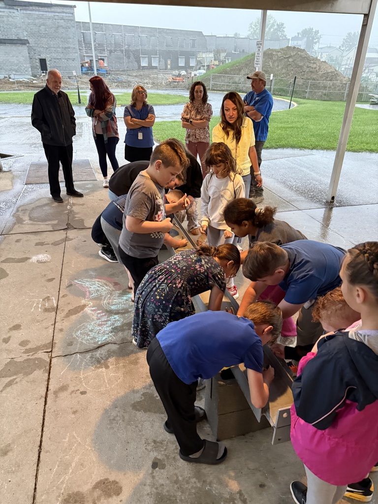 Students signing I-beam .