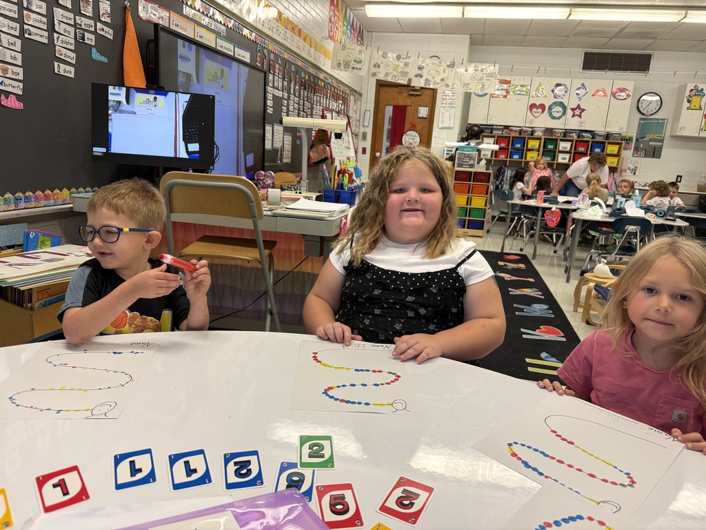 Students use Uno cards to create dot patterns.
