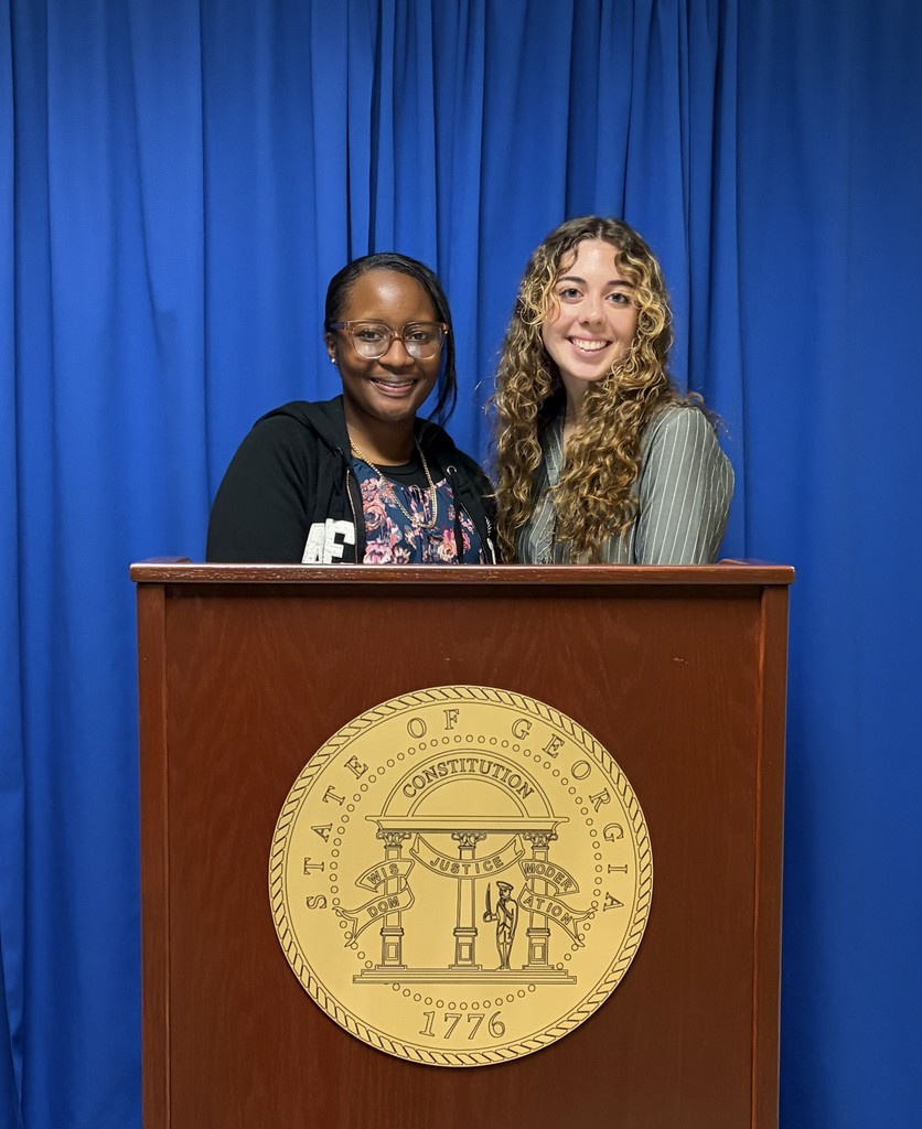 Senior Advisor Ashleigh Bernard and Junior Advisor Jermerra Richardson