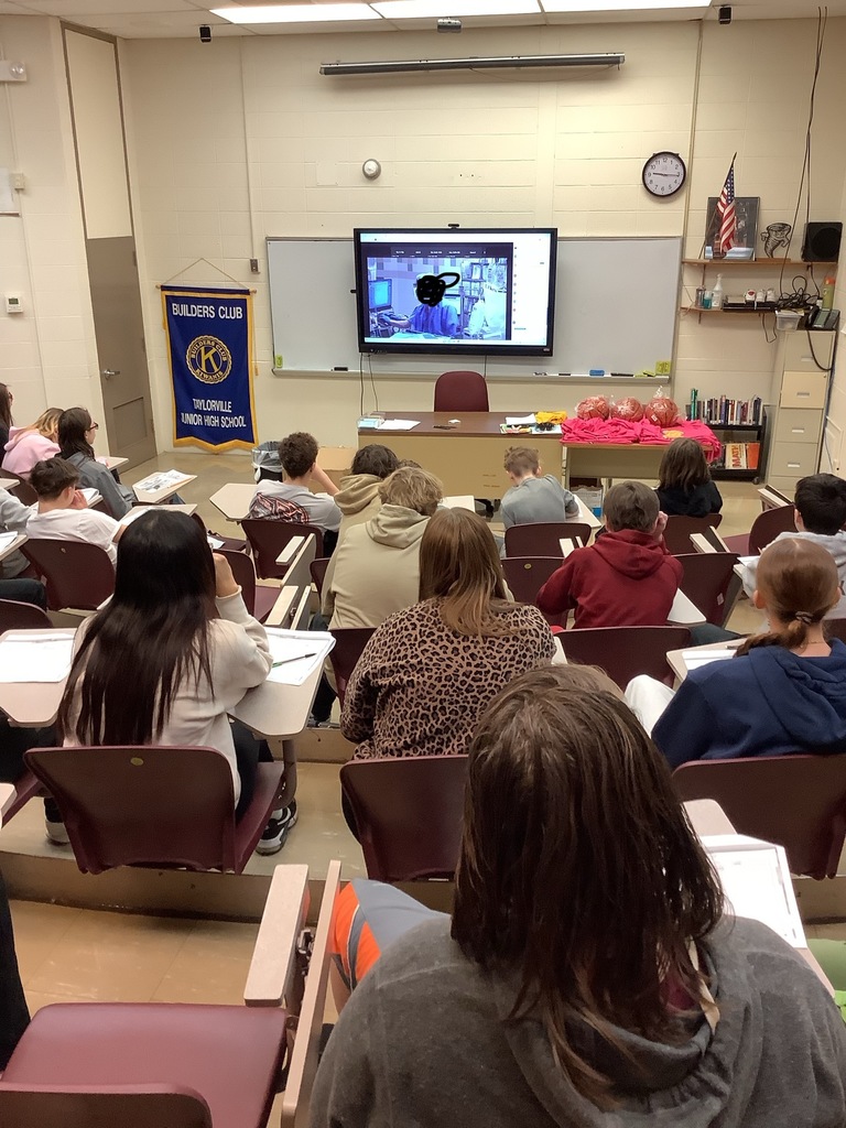 8th grade students viewing procedure in forum