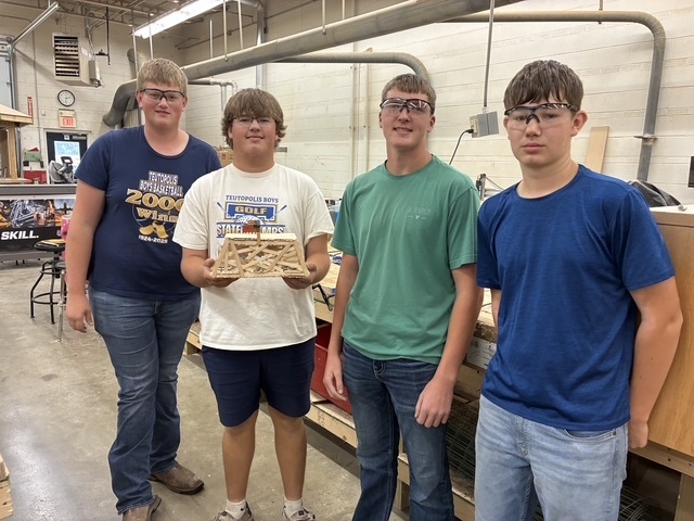 Engineering and Desin class, building bridges