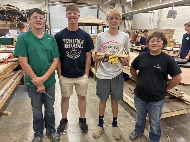 Engineering and Desin class, building bridges