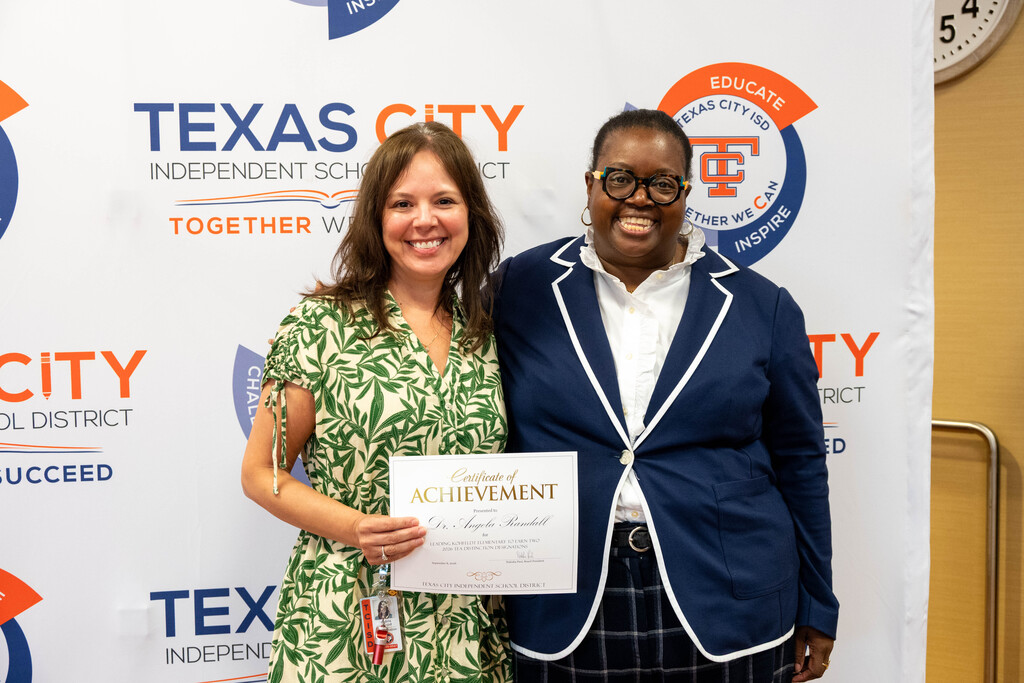 Kohfeldt Elementary Principal Dr. Angela Randall receives a certificate from Board President Nakisha Paul.