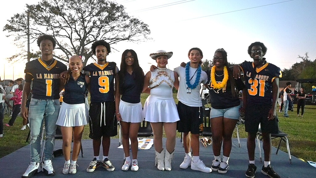 Group photo of the four Homecoming King finalists and four Homecoming Queen finalists.