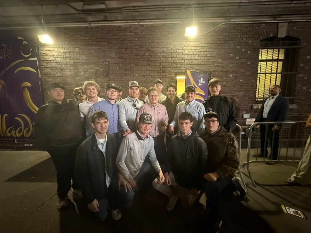 Pictures include: Wreath laying ceremony, meeting the lead from Aladdin on Boardway, and a group picture at the Capitol. 