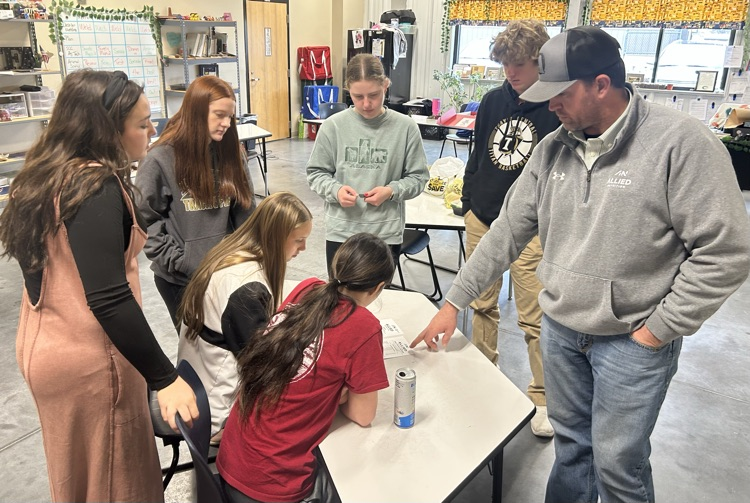 He brought 2 feed tags for us to compare, challenging us to spot the difference between the products. After he explained what those differences meant & which production stage they would be most appropriate for.