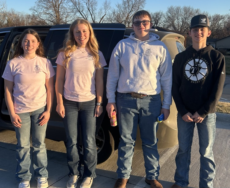 Lakin, Morgan, Jace and Cameron did a great job in district quiz bowl!