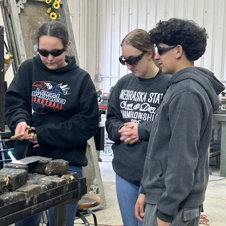 Keiara showing Delainey and Jesus how to OA