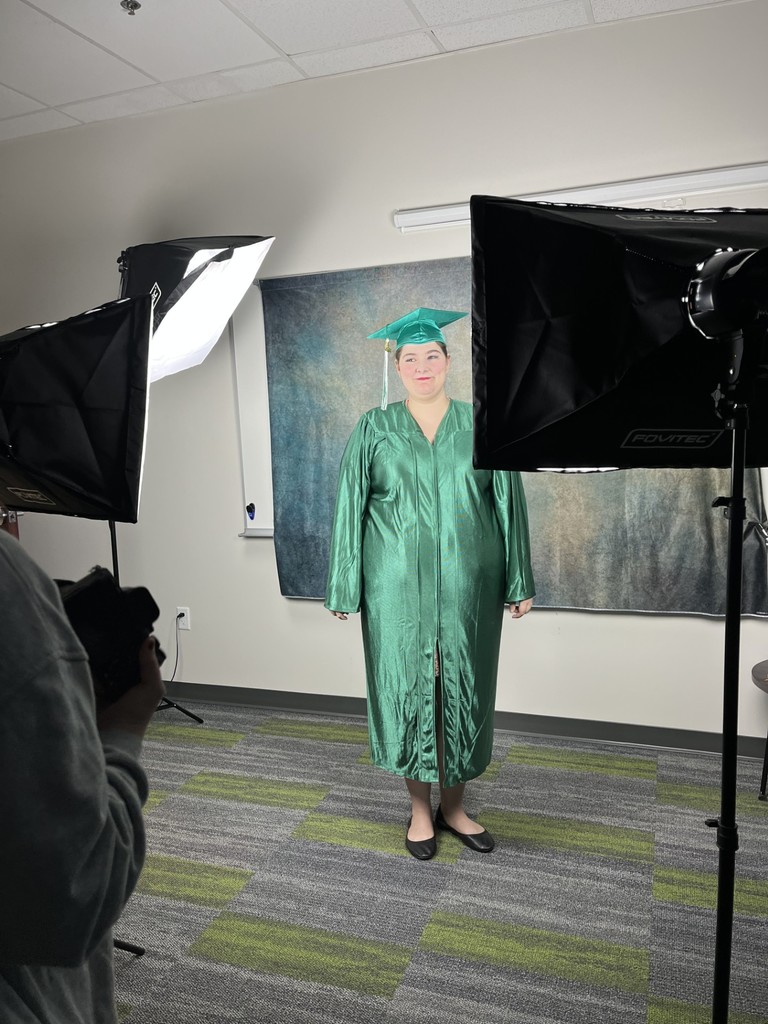 Hannah Nelson Graduation Headshot