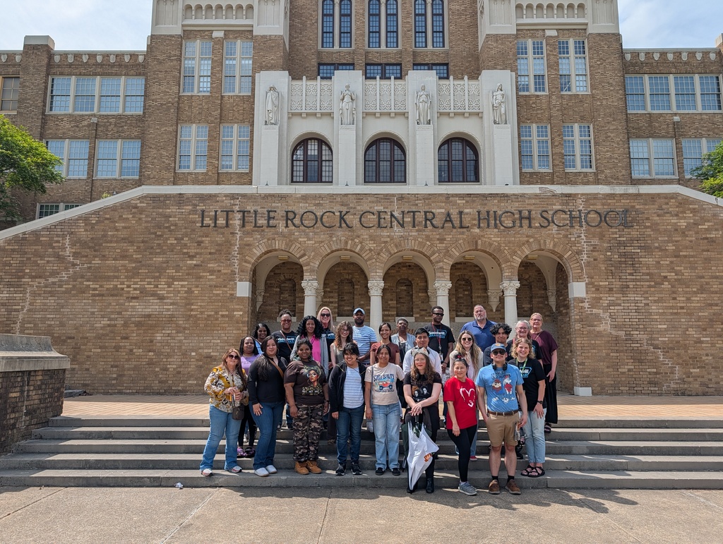 Photo of Students in front of Little Rock Central High School